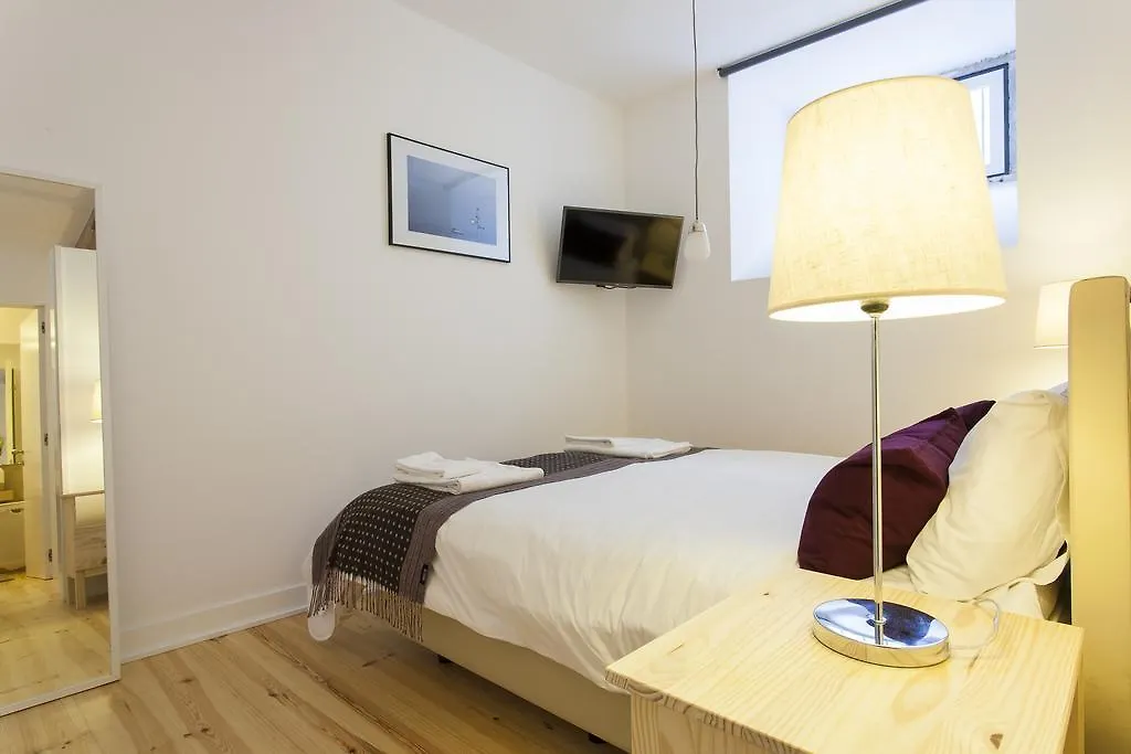 Joivy Cosy 1-Bed Flat With Workspace In Santa Catarina, Moments From Luis De Camoes Sq Lisboa