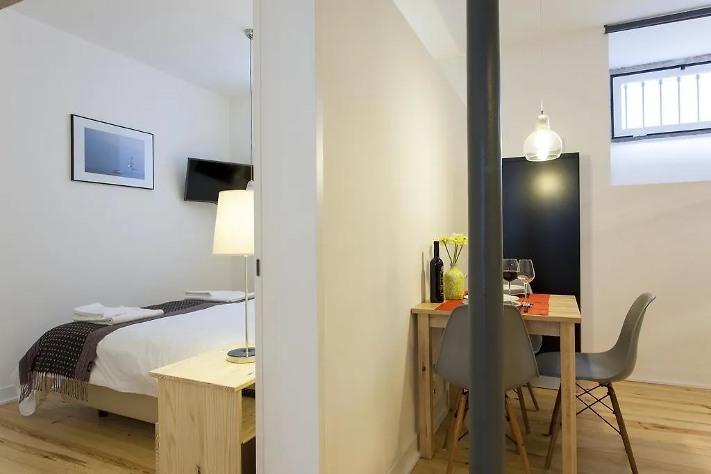 Joivy Cosy 1-Bed Flat With Workspace In Santa Catarina, Moments From Luis De Camoes Sq Daire Lisboa