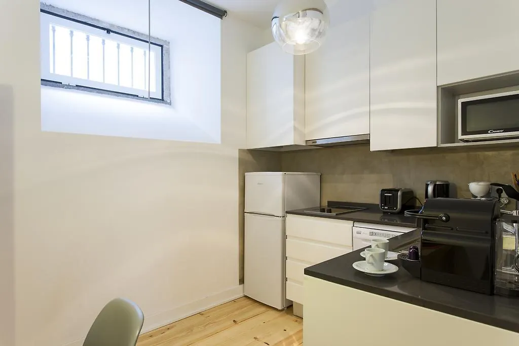 Joivy Cosy 1-Bed Flat With Workspace In Santa Catarina, Moments From Luis De Camoes Sq Portekiz